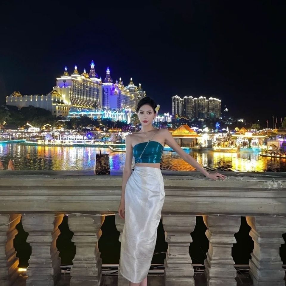 ชุดประจําชาติไทย ชุดชาติพันธุ์ - Batik Sarong Wrap บทวิจารณ์และราคา