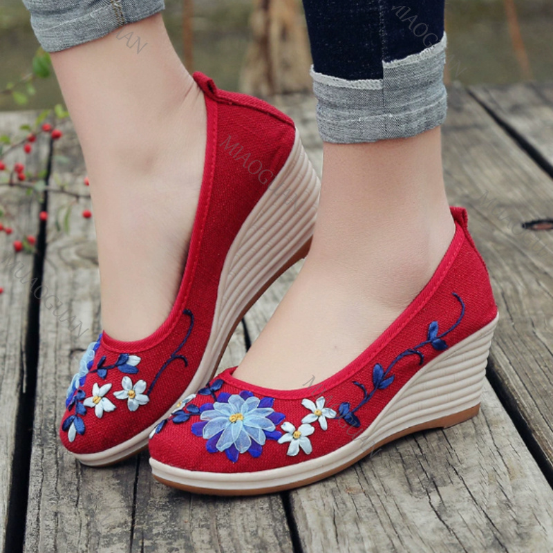 รองเท้าส้นเตารีดปักลายสำหรับผู - The Ethnic Fashion บทวิจารณ์และราคา